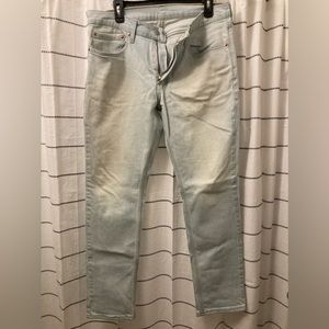 Light wash Levi jeans | 511-34x32